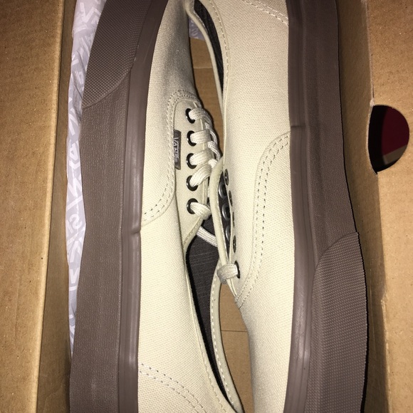 Vans - Picture 3 of 4